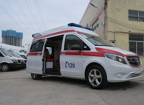 福建奔驰新威霆救护车
