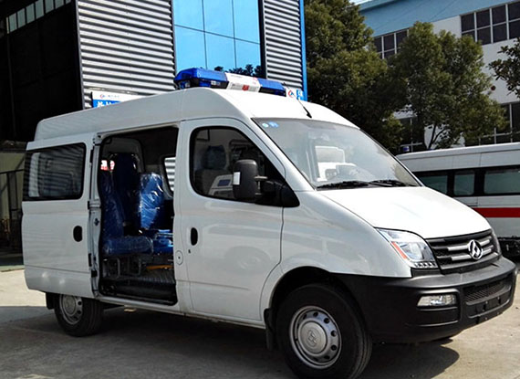 大通牌SH5041XJHA4D5型救护车