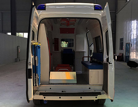 福特全顺新世代V348救护车（短轴中顶）