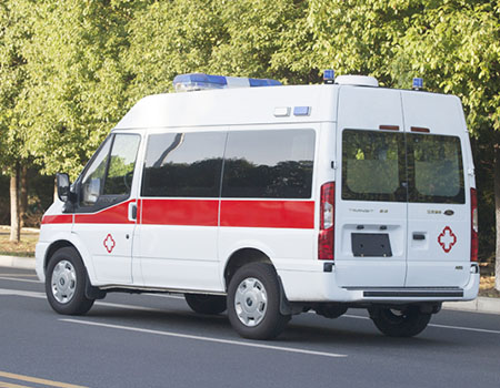 福特全顺新世代V348救护车（短轴中顶）
