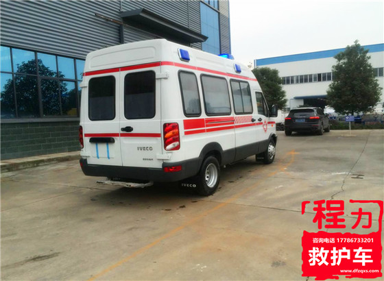 依维柯长轴型救护车